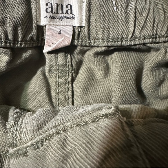 A.N.A women's size 4 military green cargo pants - Picture 4 of 4